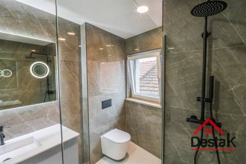 Moradia V3 de charme com fachada em granito – Conforto moderno entre Viseu e Vouzela