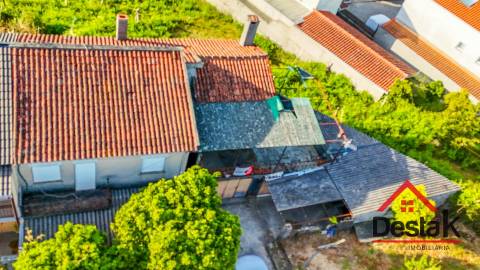 Moradia Geminada V4 para remodelar
