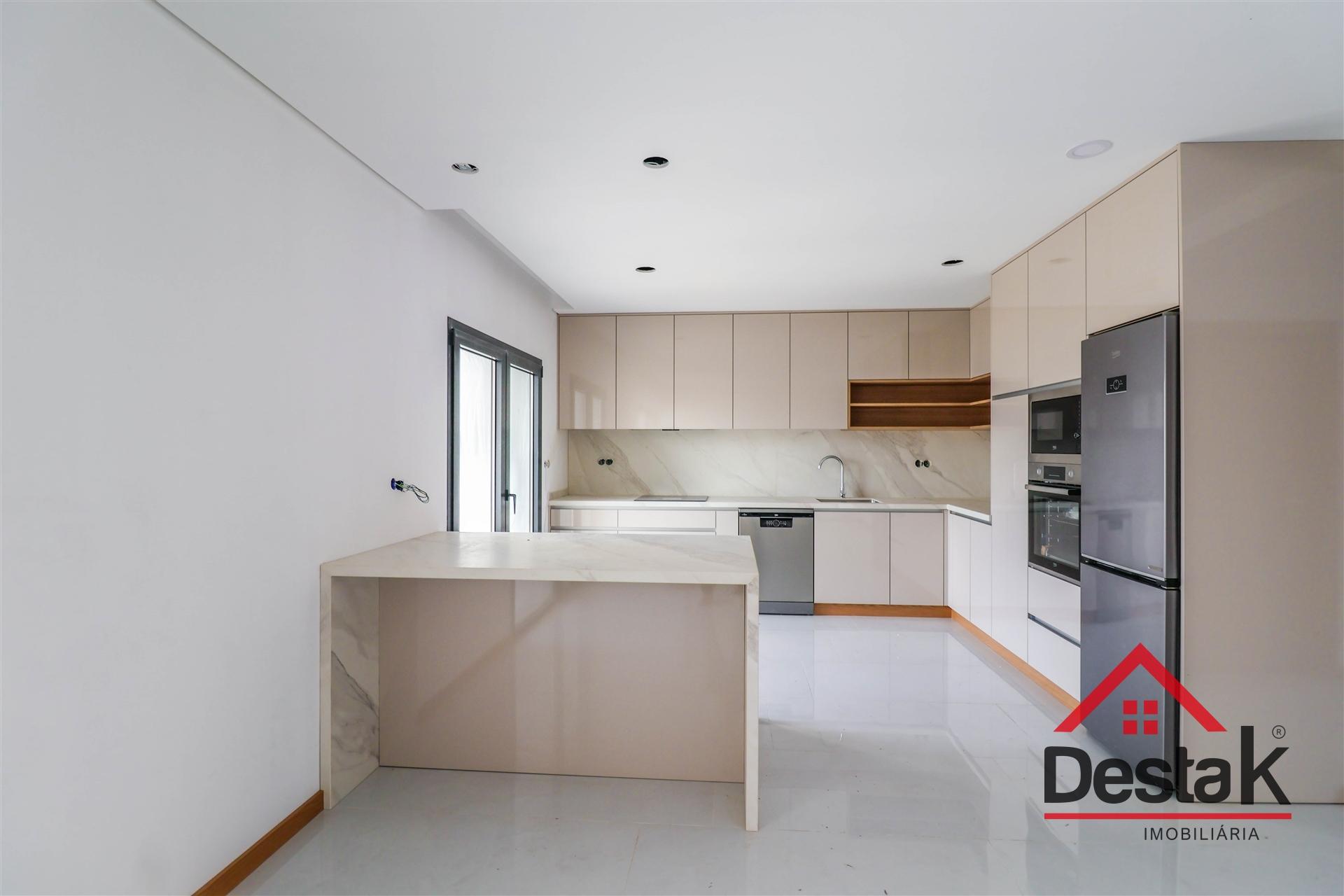 Moradia em Banda V3+1 situada no Campo, Viseu