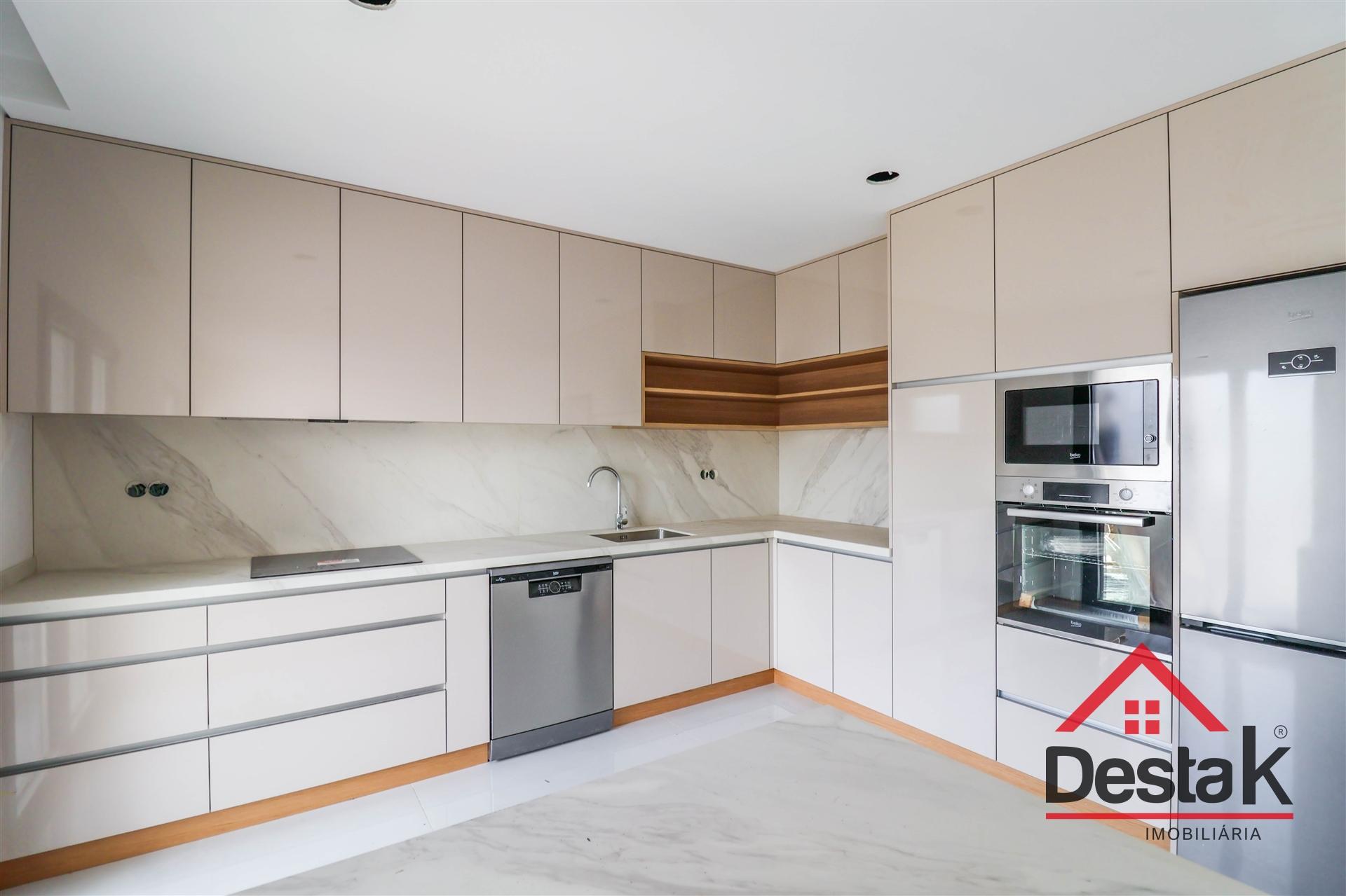 Moradia em Banda V3+1 situada no Campo, Viseu