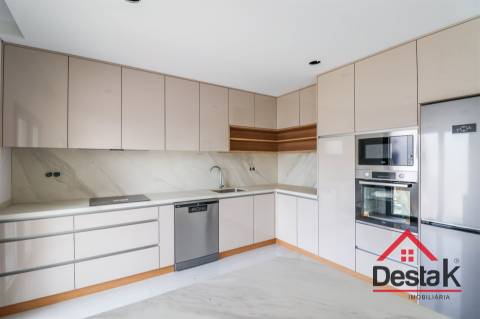 Moradia em Banda V3+1 situada no Campo, Viseu