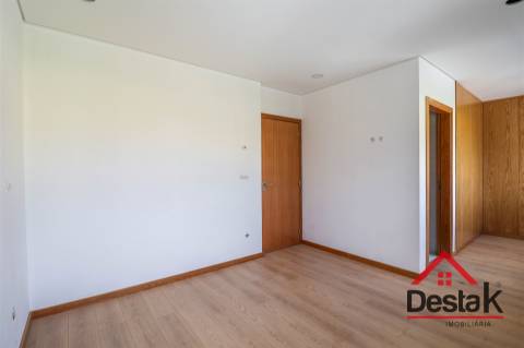 Moradia em Banda V3+1 situada no Campo, Viseu