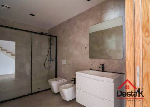 Moradia em Banda V3+1 situada no Campo, Viseu