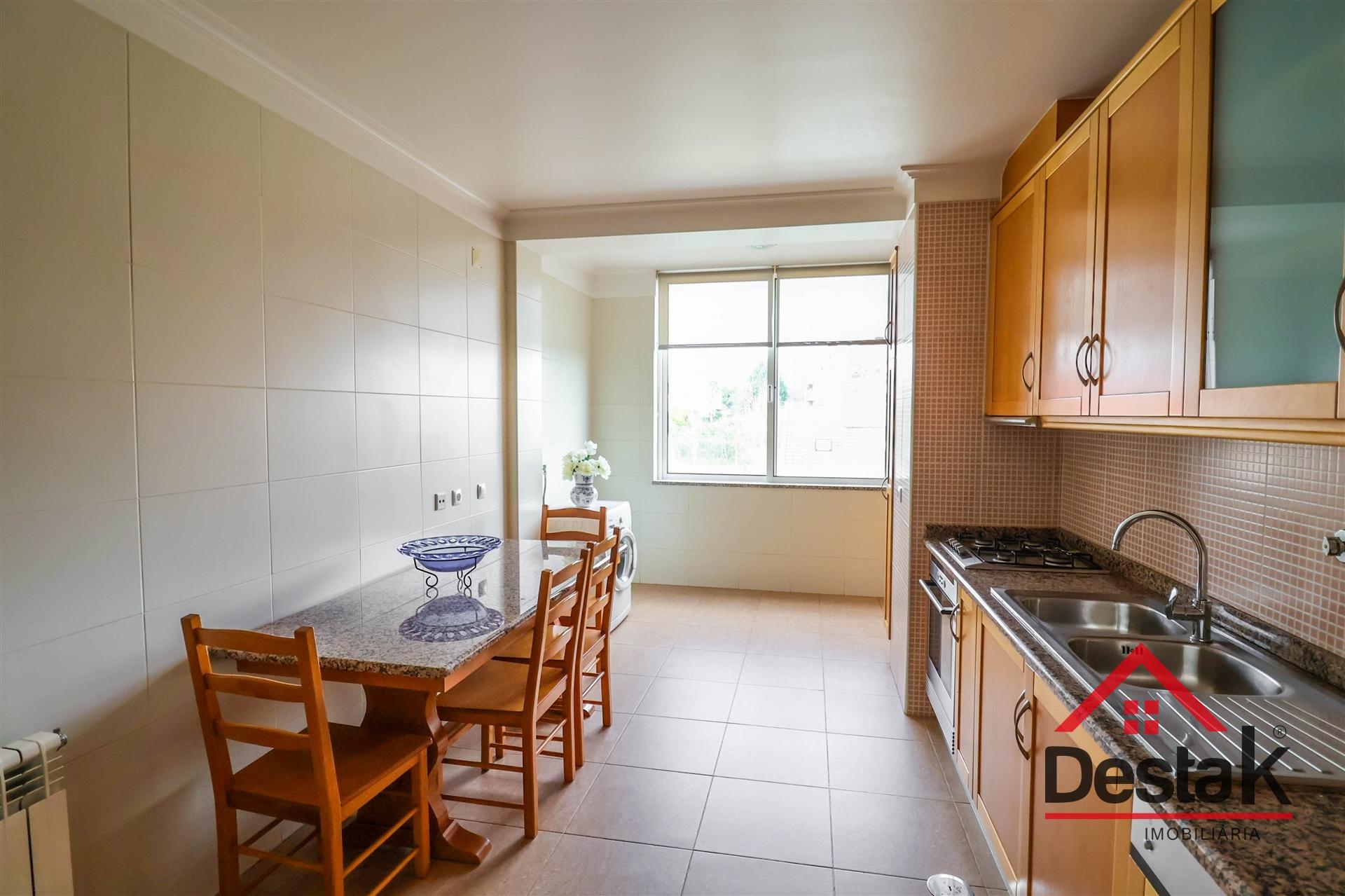 Apartamento T3 para Arrendar em Marzovelos