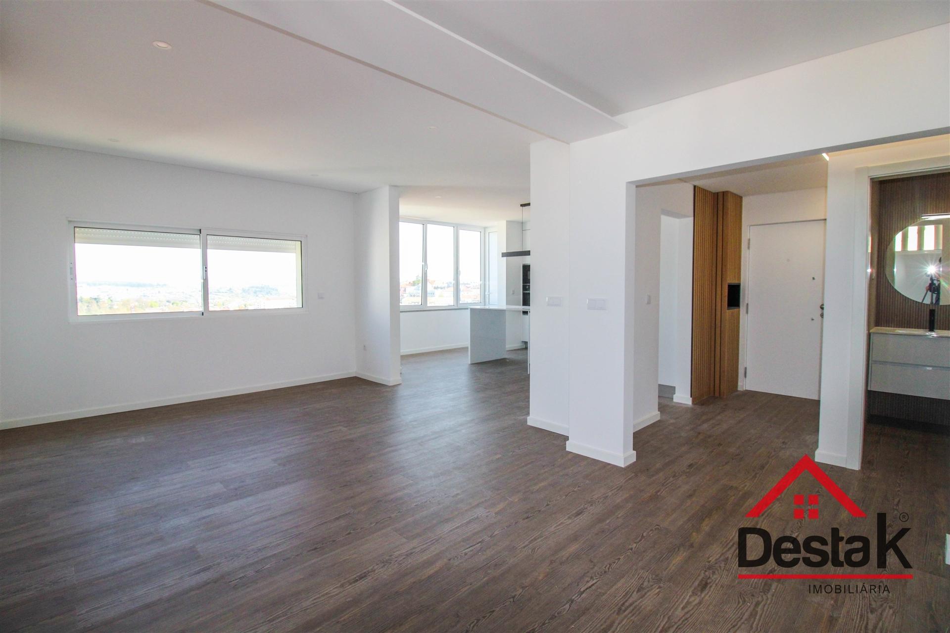 Apartamento T3+1 Renovado no centro de Viseu