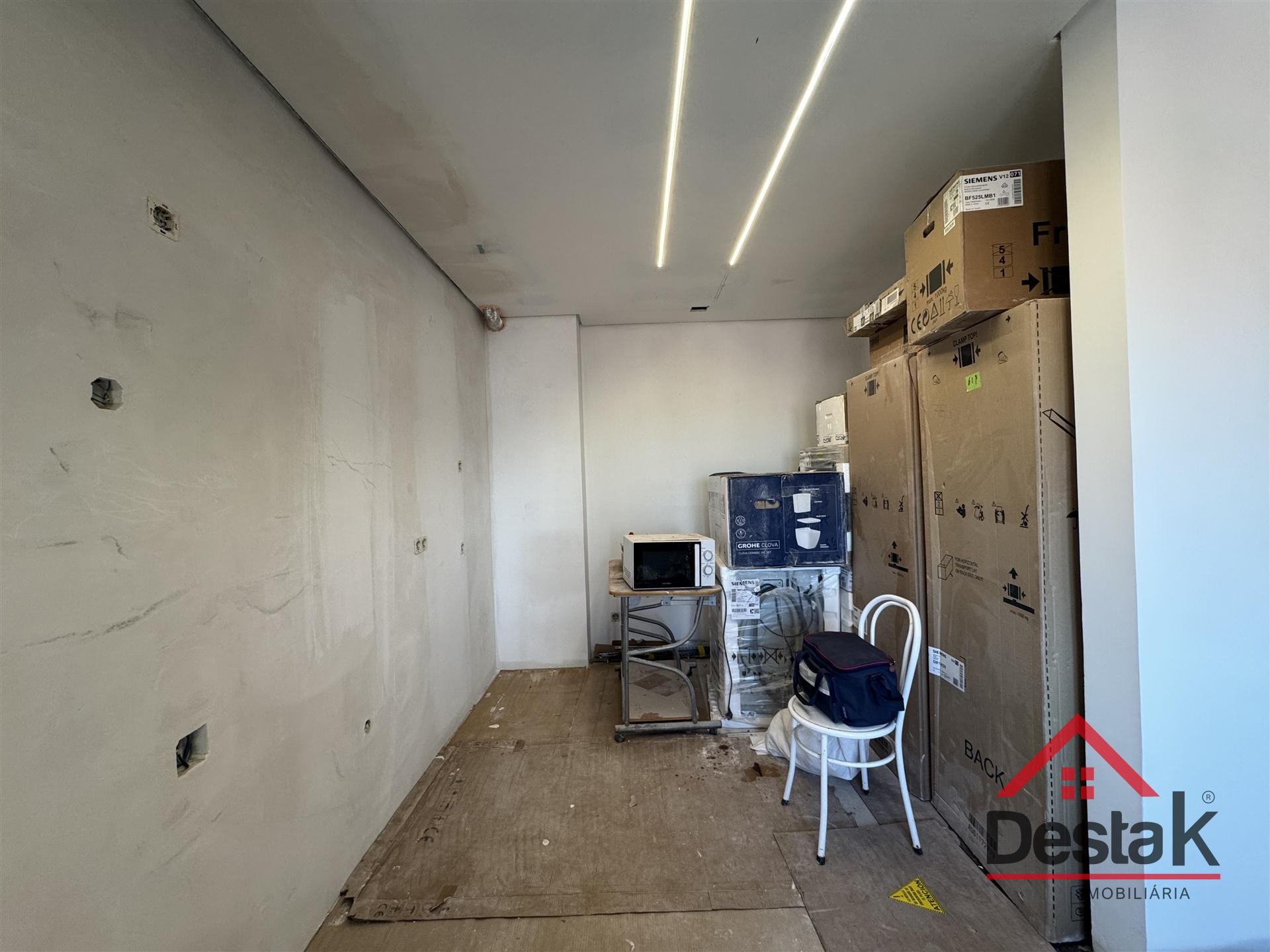 T4 DUPLEX Totalmente Renovado com Dois Pátios e Excelentes Áreas