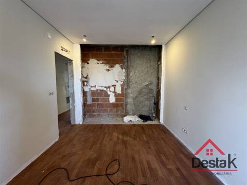 T4 DUPLEX Totalmente Renovado com Dois Pátios e Excelentes Áreas