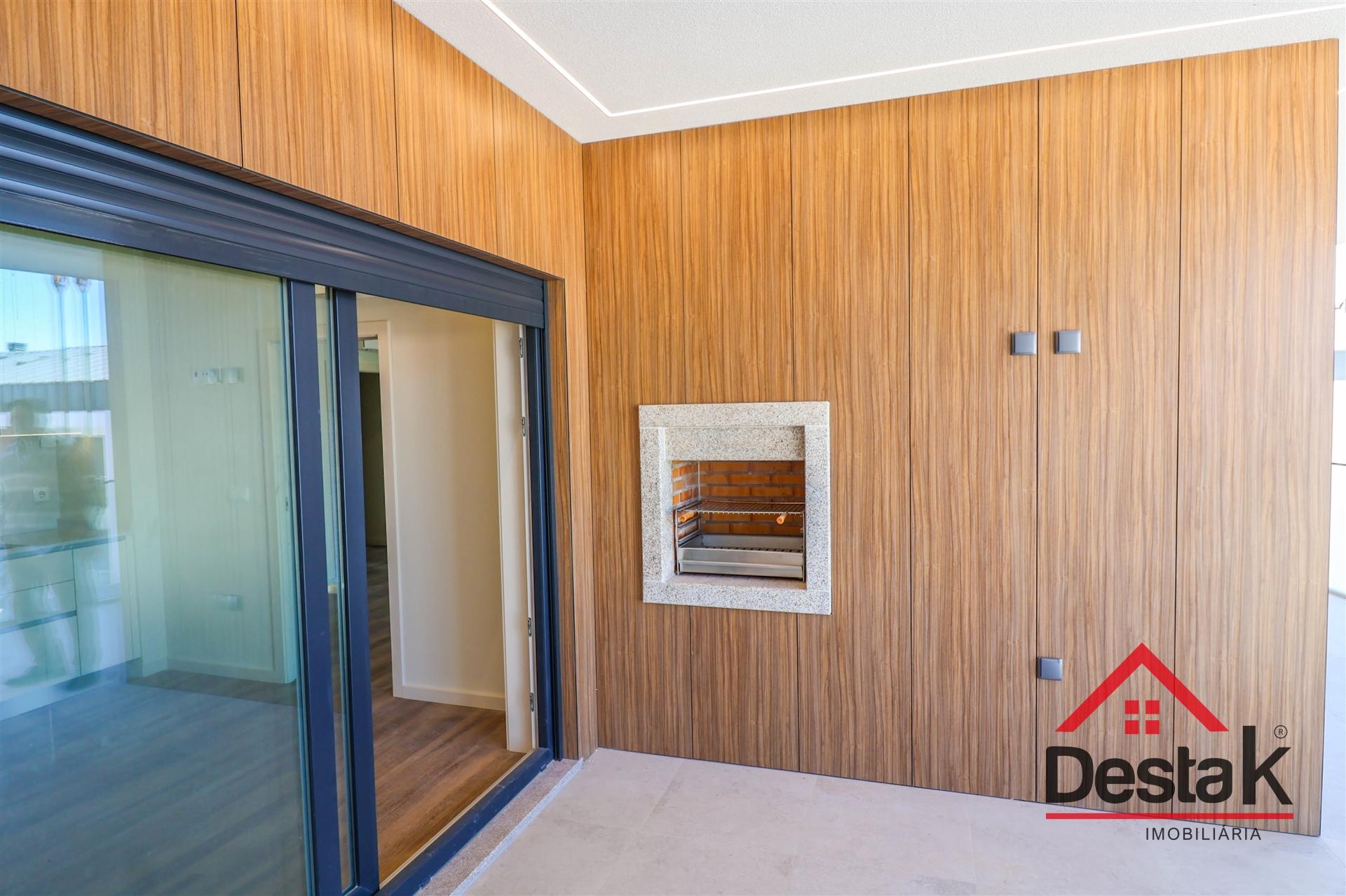 T3 Novo | Varandas com Churrasqueira | Garagem para 2 Carros