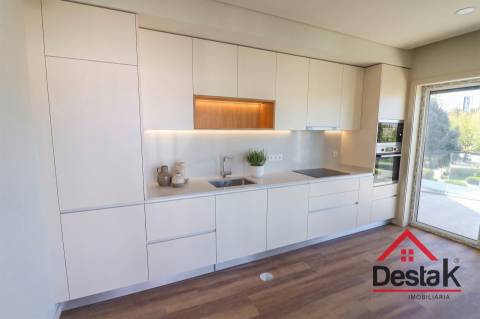 T3 Novo | Varandas com Churrasqueira | Garagem para 2 Carros