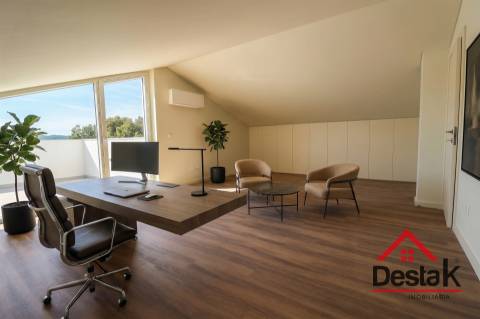 Apartamento T3+2 Duplex Novo