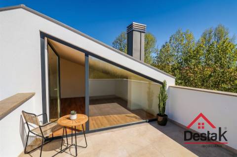 Apartamento T3+2 Duplex Novo