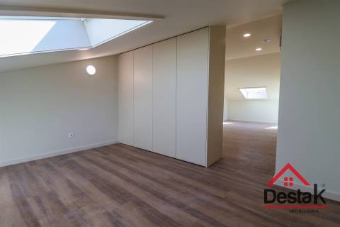 Apartamento T3+2 Duplex Novo