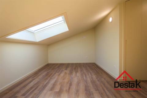 Apartamento T3+2 Duplex Novo