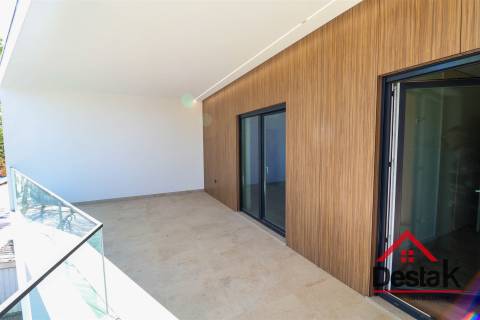 Apartamento T3+2 Duplex Novo
