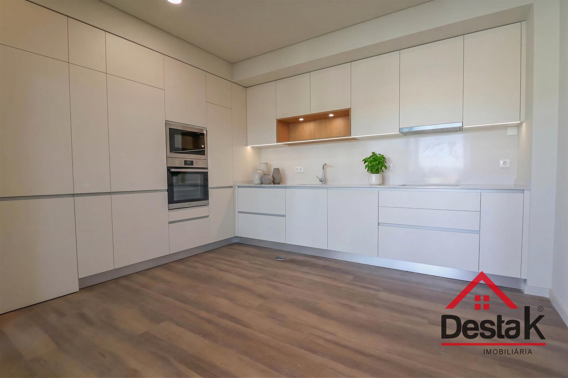 Apartamento T3+2 Duplex Novo