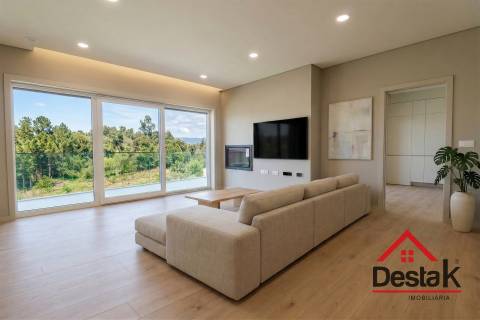 Apartamento T3+2 Duplex Novo