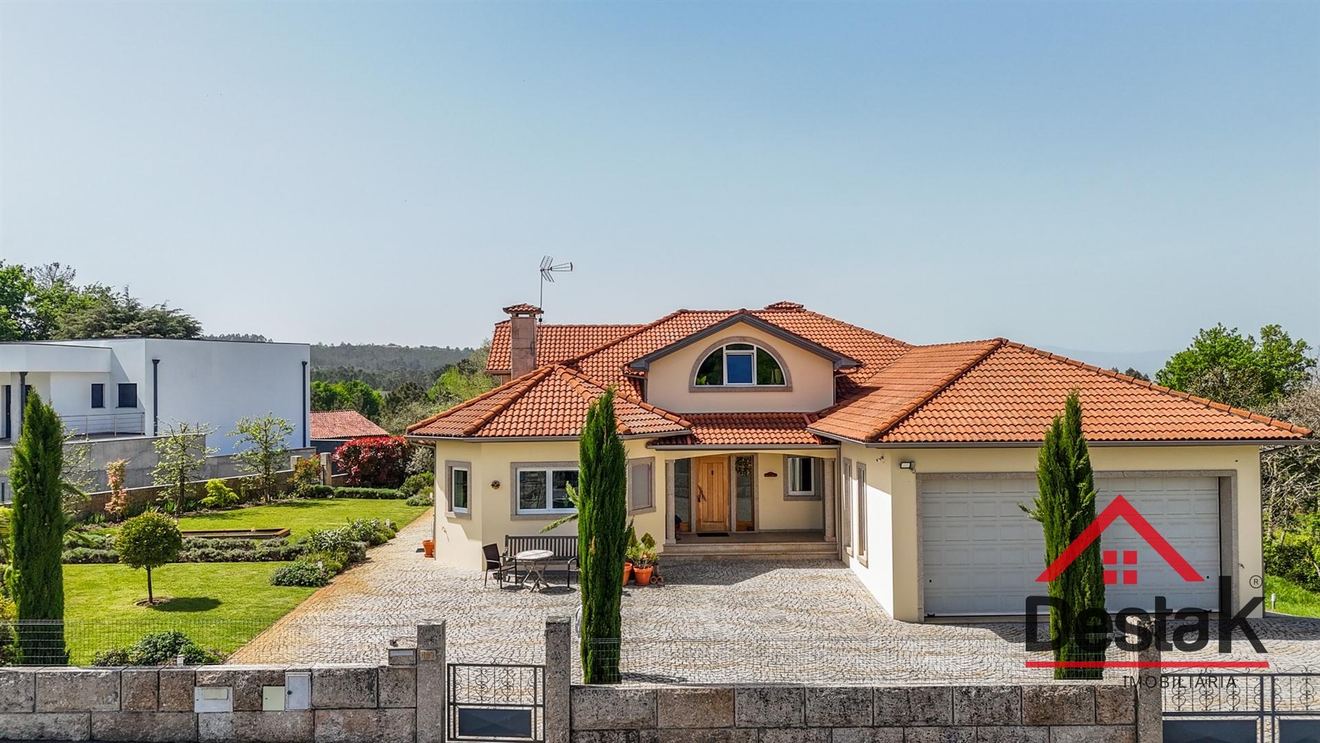 Fantástica Moradia isolada V4 em Lordosa, Viseu