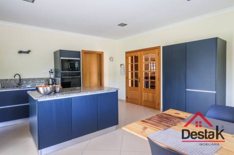 Fantástica Moradia isolada V4 em Lordosa, Viseu