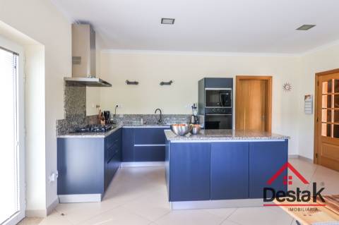 Fantástica Moradia isolada V4 em Lordosa, Viseu