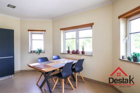 Fantástica Moradia isolada V4 em Lordosa, Viseu