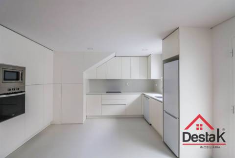 Apartamento T2 novo para arrendamento  no centro de Viseu