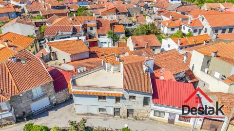 Moradia de gaveto V3, situada em Carregal do Sal