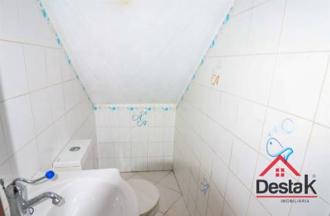 Moradia de gaveto V3, situada em Carregal do Sal