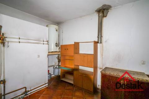 Moradia de gaveto V3, situada em Carregal do Sal