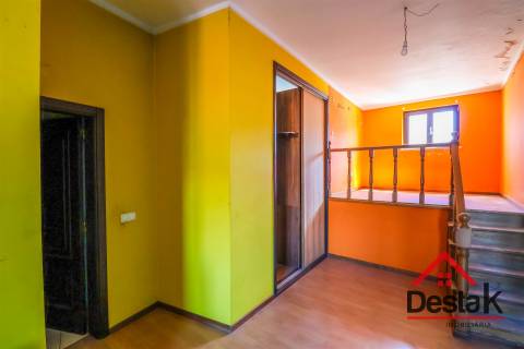 Moradia de gaveto V3, situada em Carregal do Sal