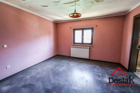 Moradia de gaveto V3, situada em Carregal do Sal