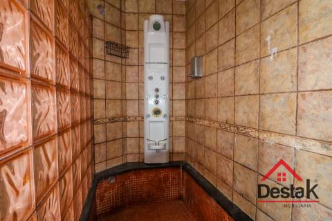 Moradia de gaveto V3, situada em Carregal do Sal