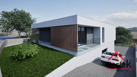 Moradia Isolada T4 com Piscina
