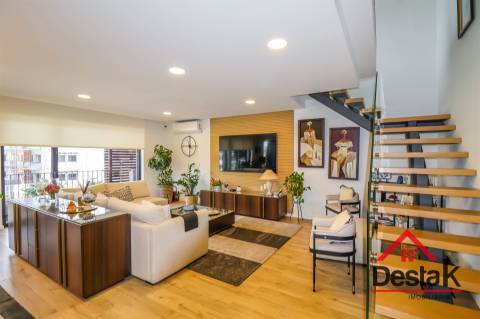 Apartamento T5 Duplex de Excelência na Avenida da Europa