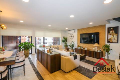 Apartamento T5 Duplex de Excelência na Avenida da Europa