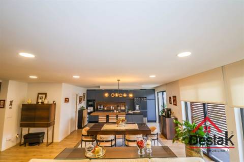 Apartamento T5 Duplex de Excelência na Avenida da Europa