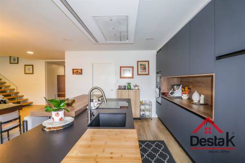 Apartamento T5 Duplex de Excelência na Avenida da Europa