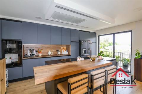 Apartamento T5 Duplex de Excelência na Avenida da Europa