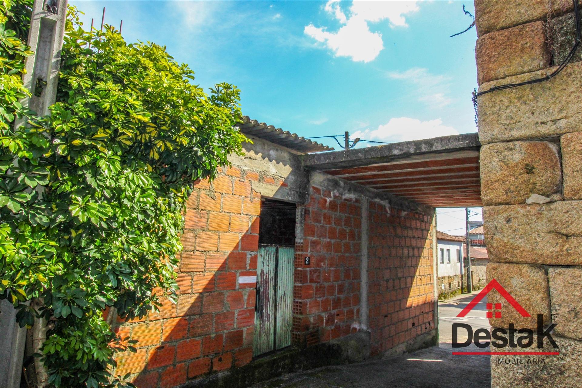 Moradia com Potencial para Dois Projetos Habitacionais em Silgueiros