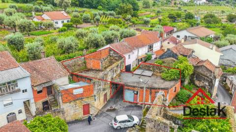 Moradia com Potencial para Dois Projetos Habitacionais em Silgueiros