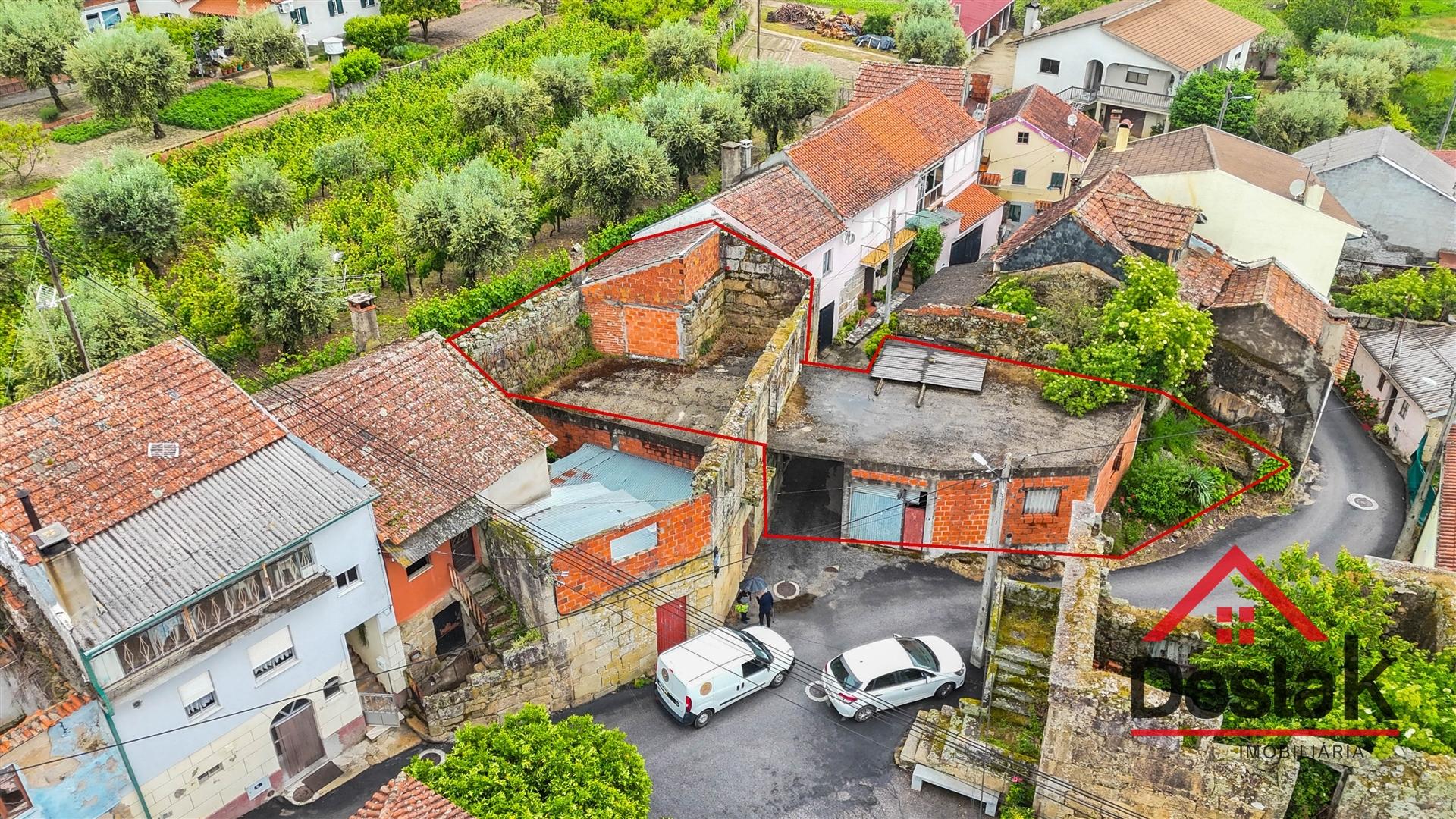 Moradia com Potencial para Dois Projetos Habitacionais em Silgueiros