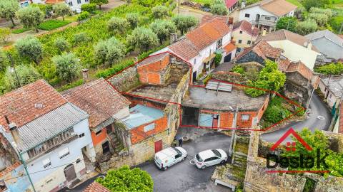 Moradia com Potencial para Dois Projetos Habitacionais em Silgueiros