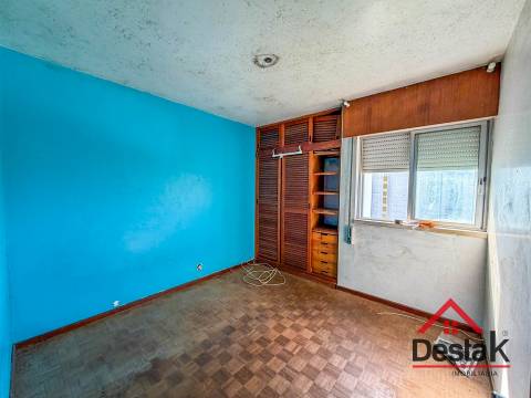 Apartamento T3 em Santo António dos Cavaleiros