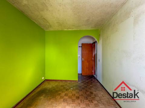 Apartamento T3 em Santo António dos Cavaleiros