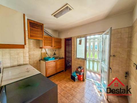 Apartamento T3 em Santo António dos Cavaleiros