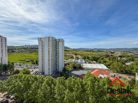 Apartamento T3 em Santo António dos Cavaleiros