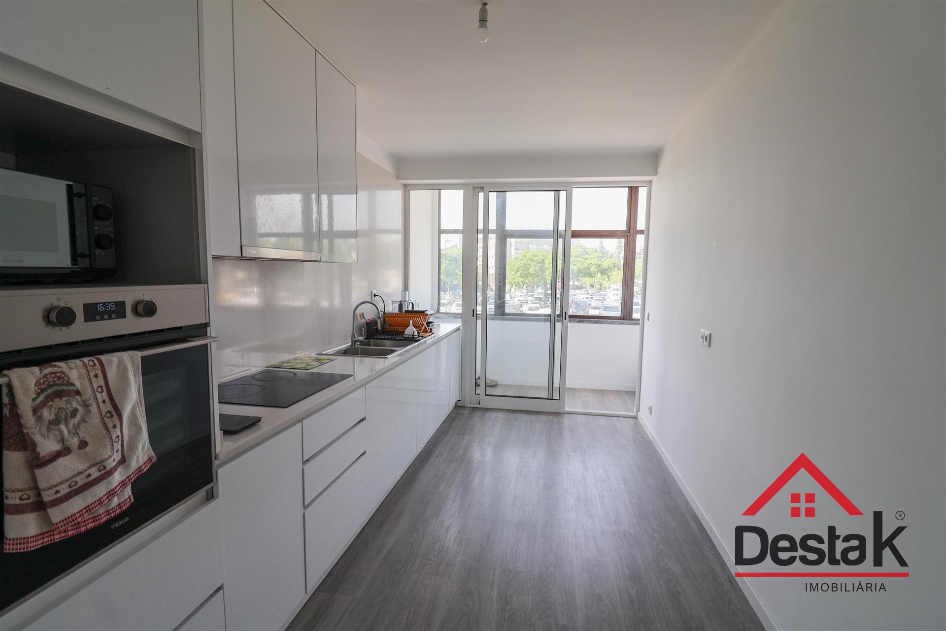 Apartamento T3 no centro da cidade de Viseu totalmente remodelado