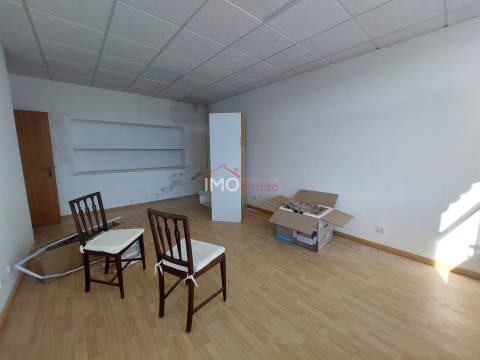 Armazém  Venda em Vila de Rei,Vila de Rei