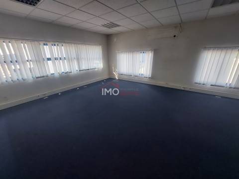 Armazém  Venda em Ribeira de Nisa e Carreiras,Portalegre