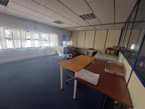 Armazém  Venda em Ribeira de Nisa e Carreiras,Portalegre