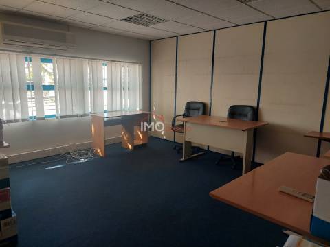 Armazém  Venda em Ribeira de Nisa e Carreiras,Portalegre